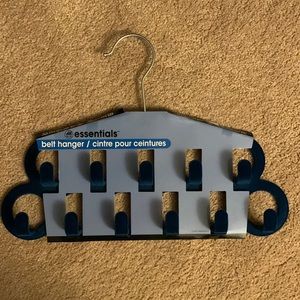 NWT Essential Blue Velvet Belt & Accessories Hanger